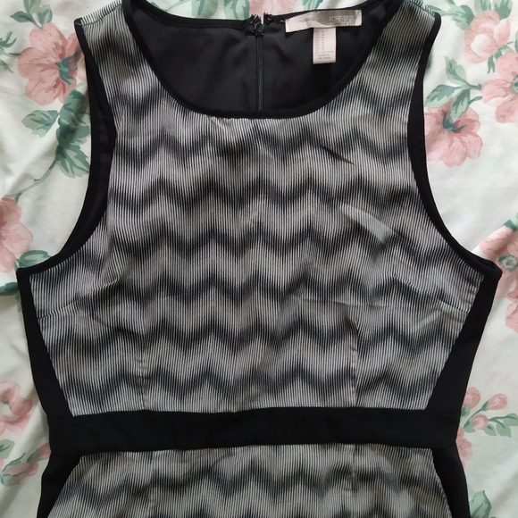 Chevron Print Sleeveless Pockets Dress - Picture 2 of 8